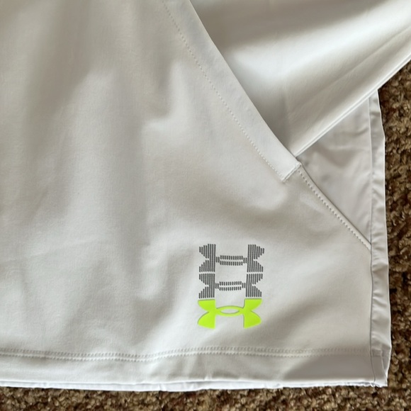 Under Armour Women’s Run Anywhere Jacket Size L NEW! - Picture 3 of 11